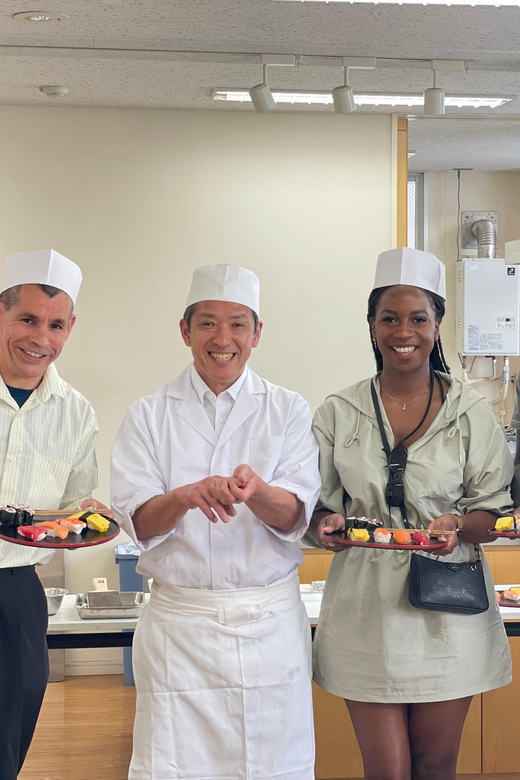 Tokyo: Tsukiji Fish Market Sushi Making Class with Pro Chef - Smart ways to plan your Tsukiji visit