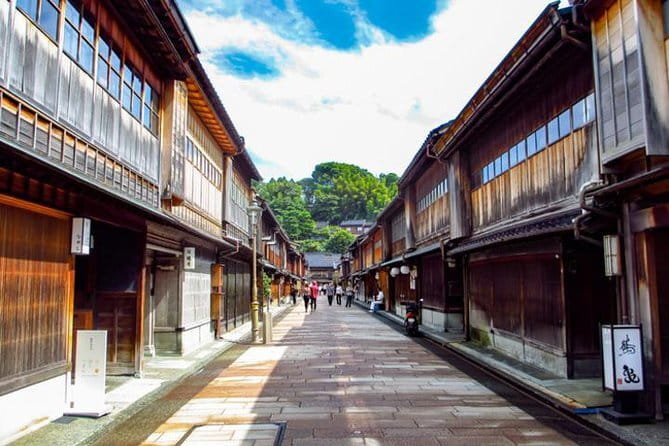 True Kanazawa: Private Walking tour with a Local guide - Omicho Market, Kanazawa’s food center